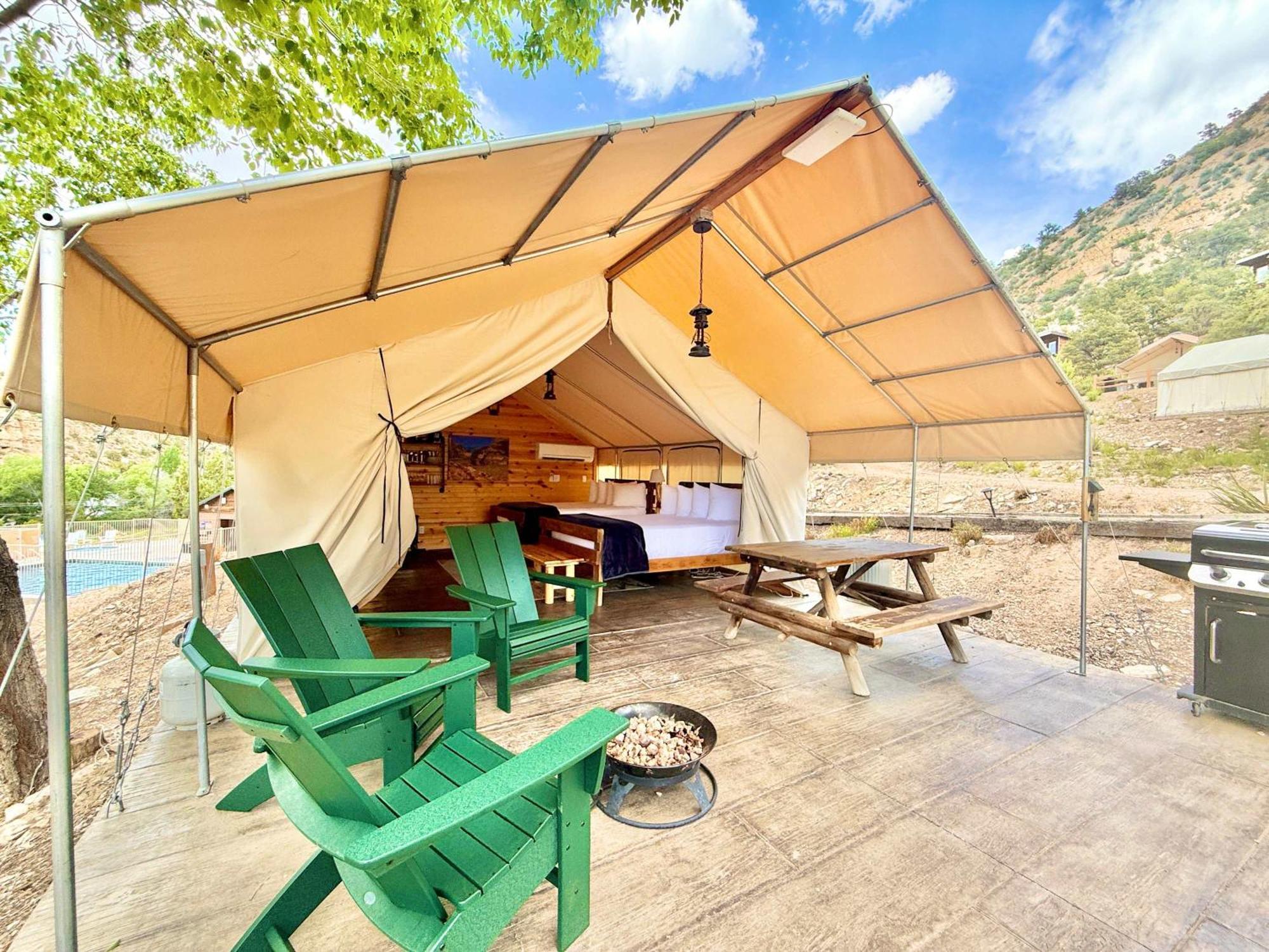 Tente de luxe Glamping Tent #4 With Heat Ac And Private Bath